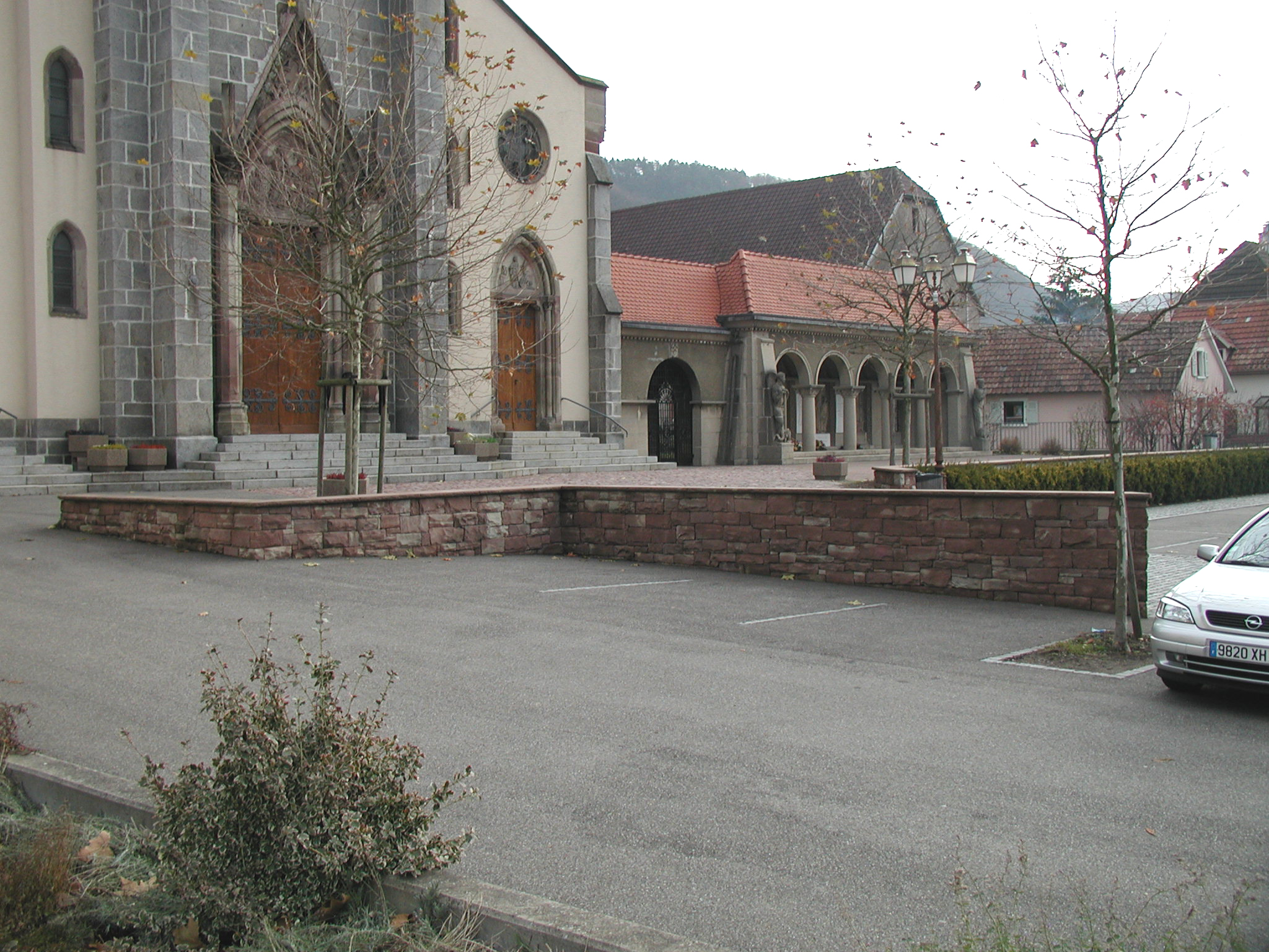 2003 Moosch Parvis église