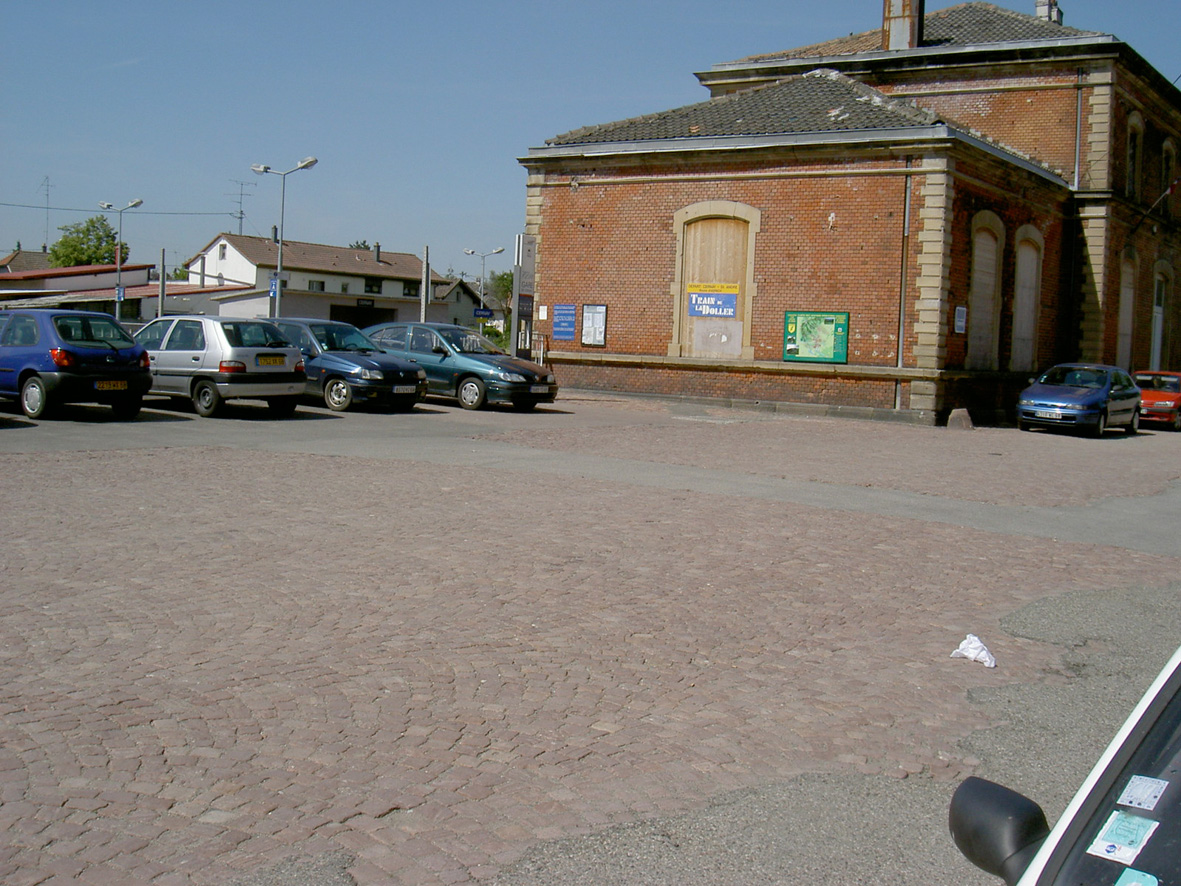 2004 Cernay Gare esplanade