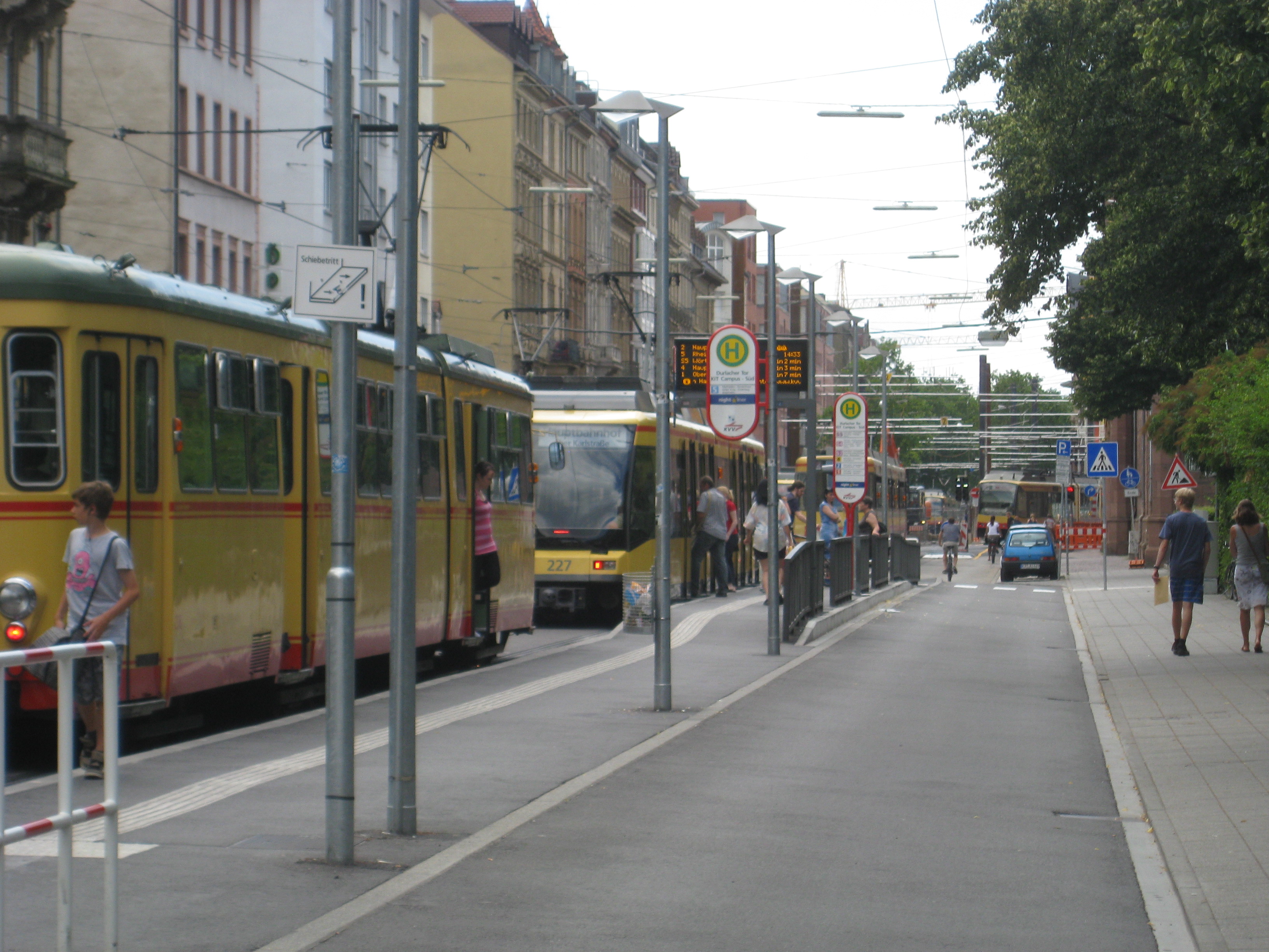 2012 Karlsruhe ArretTram01