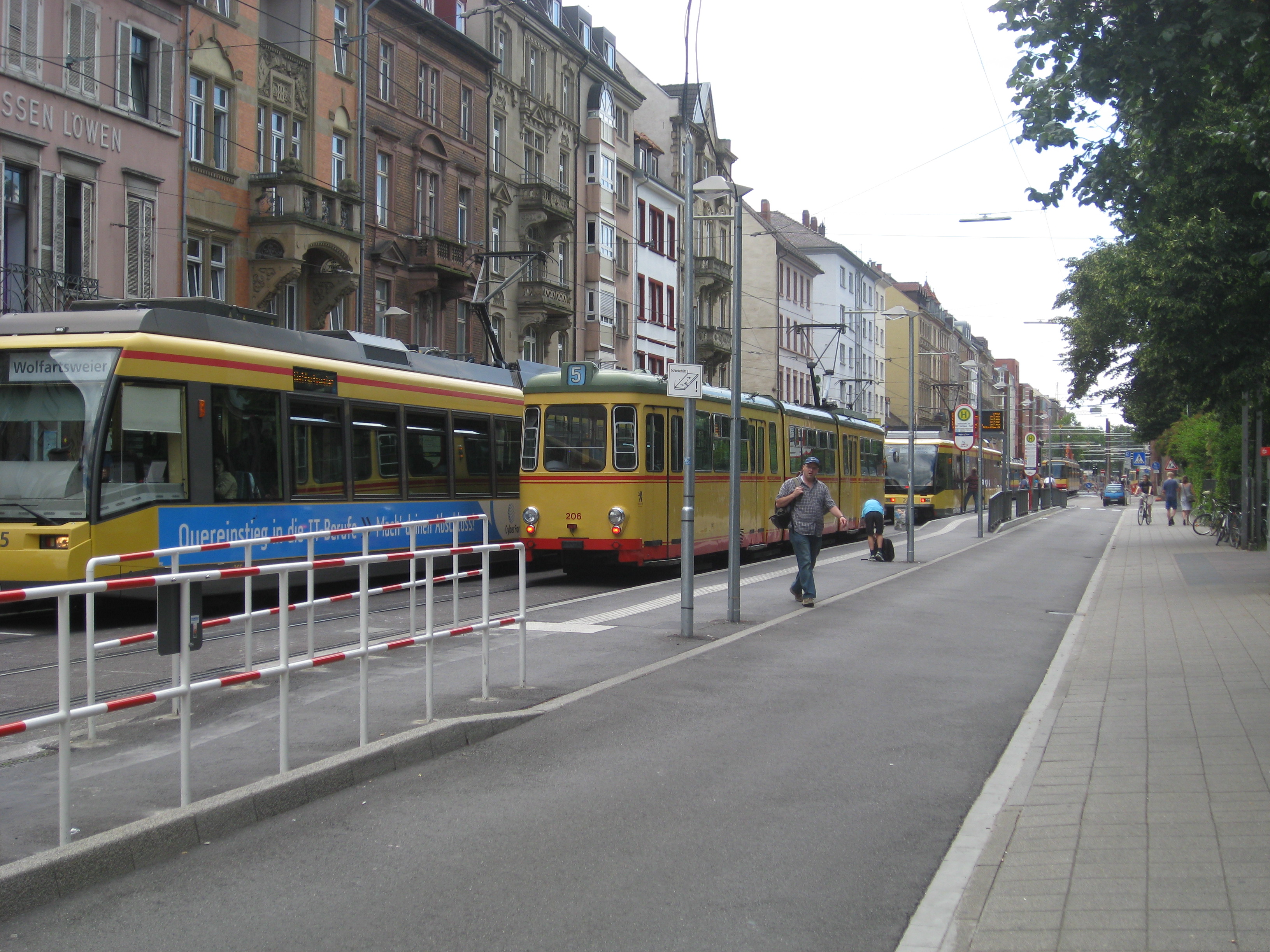 2012 Karlsruhe ArretTram02