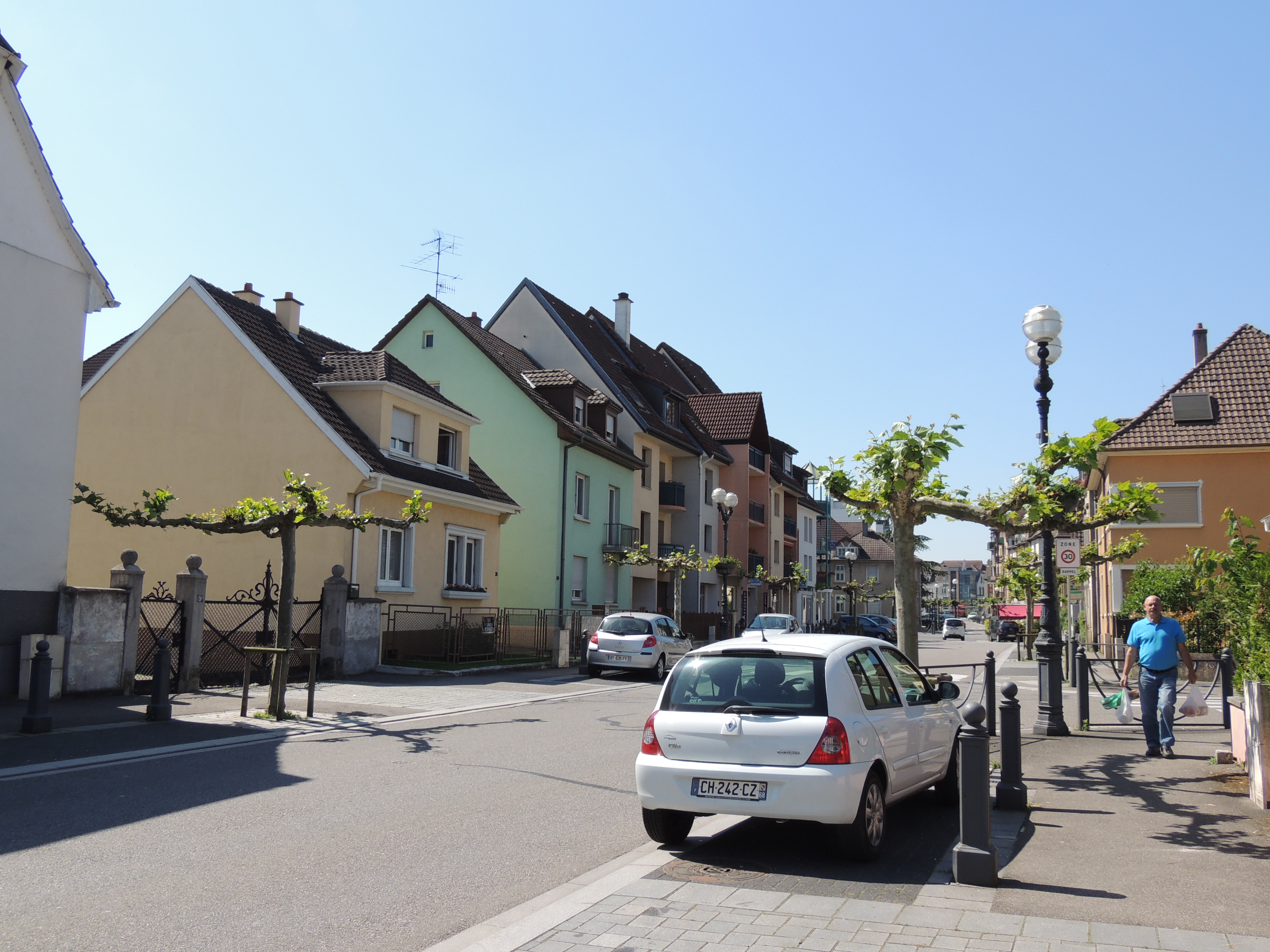 2013 Riedisheim RueGeneralDeGaulle04