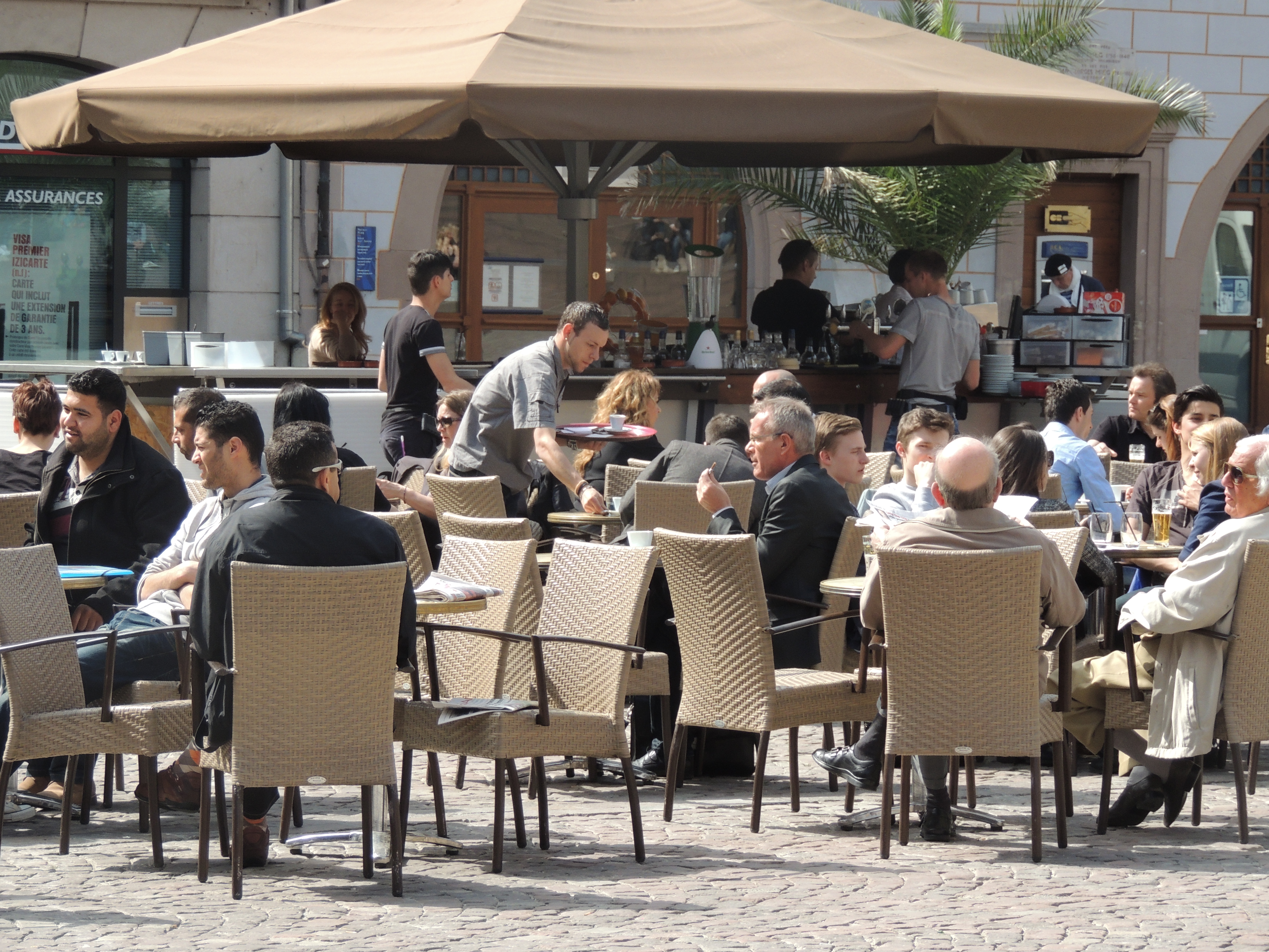 2014 Mulhouse terrasse de café place de la Réunion 2