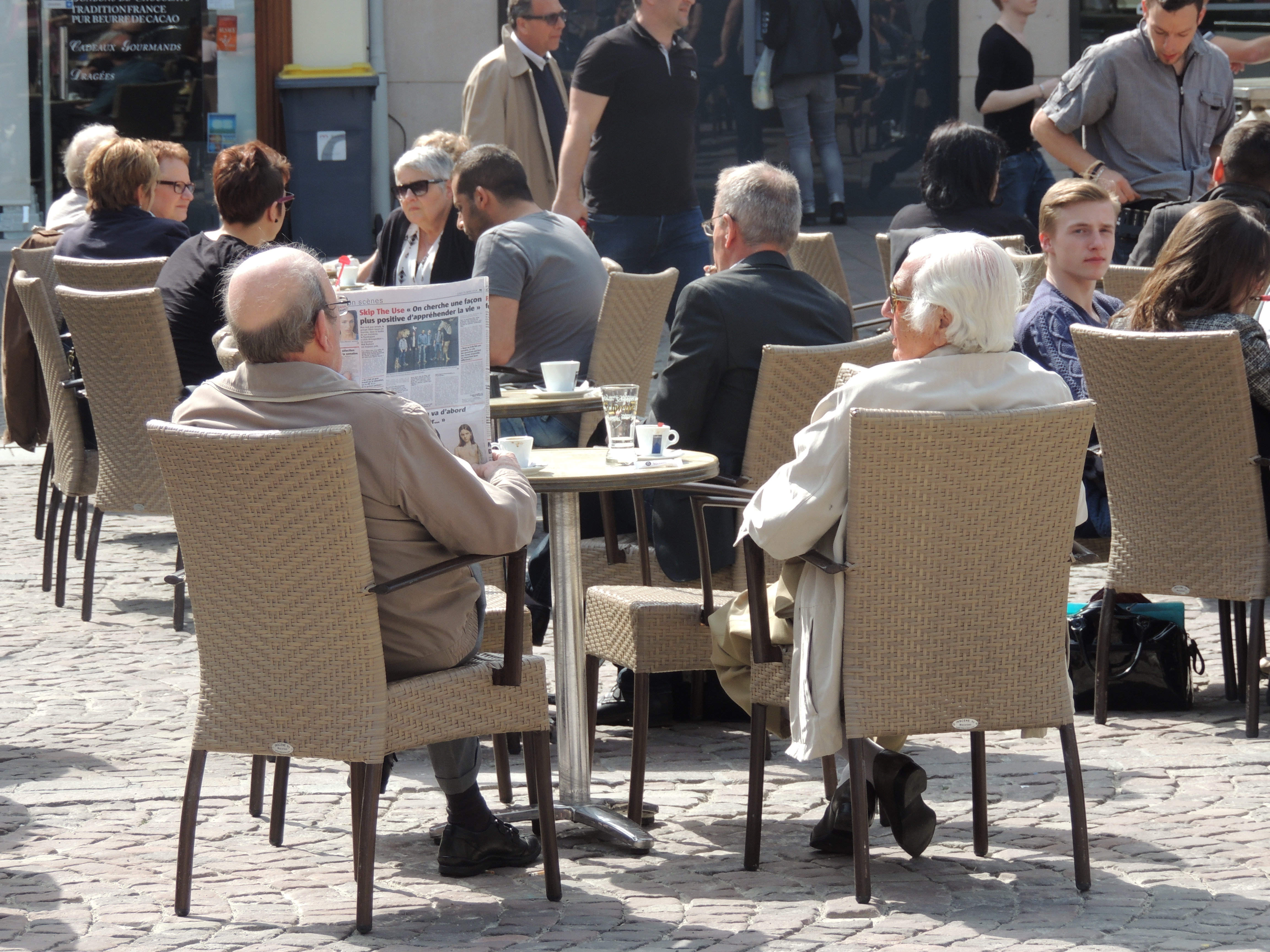 2014 Mulhouse terrasse de café place de la Réunion 3