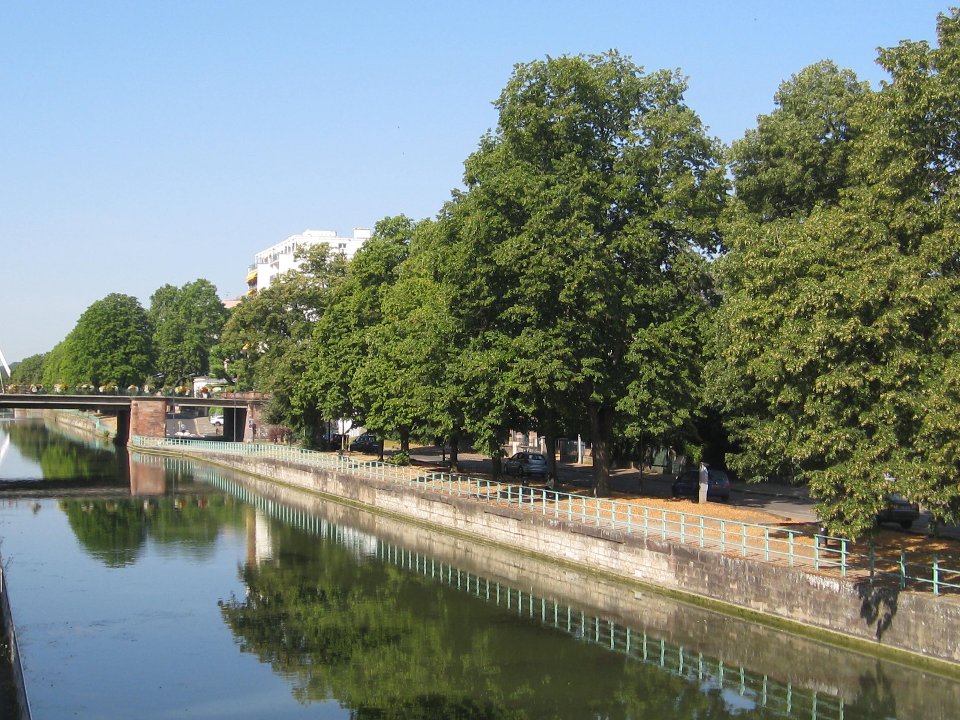 2015 Mulhouse quai d'Isly canal.