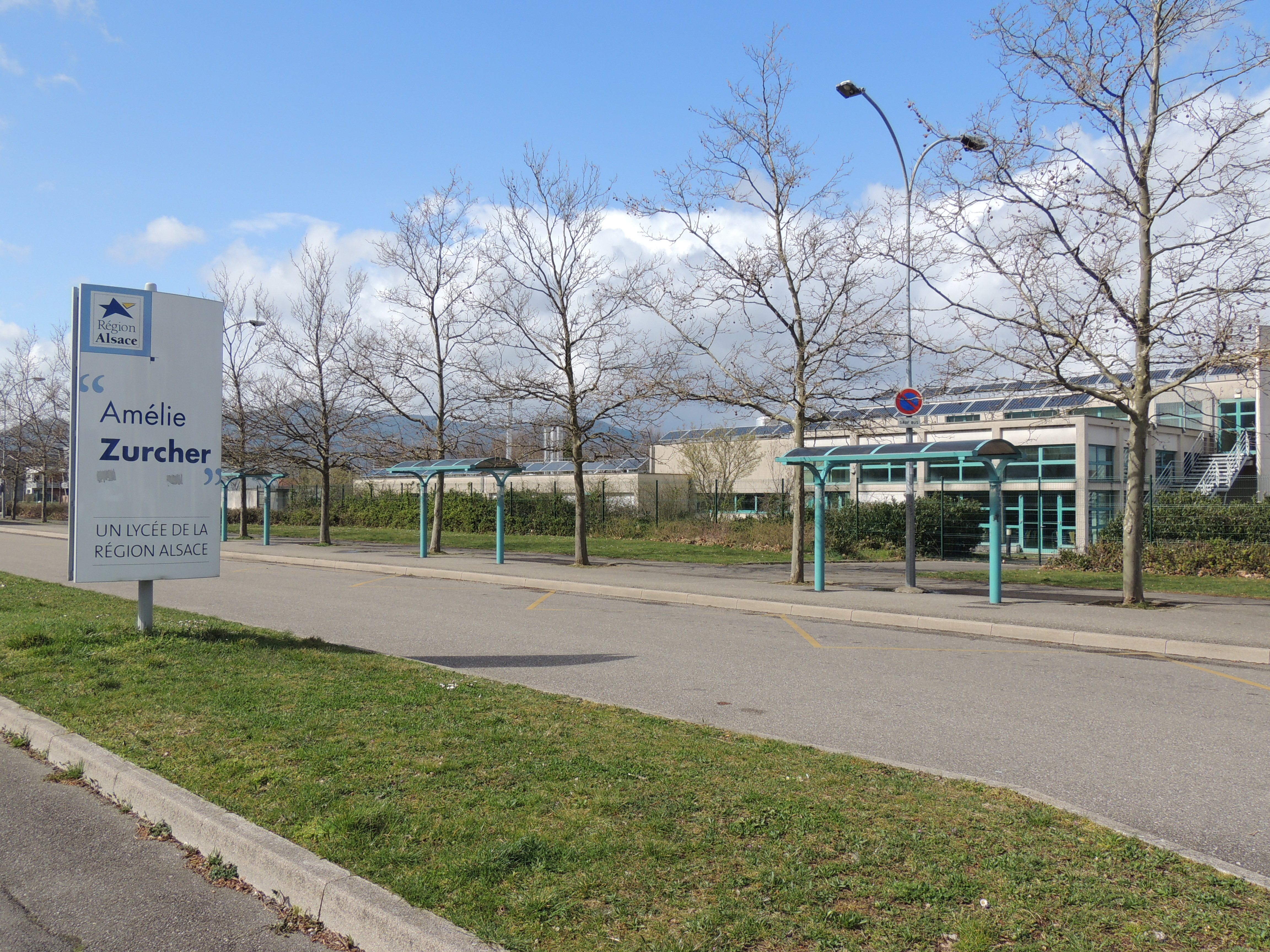 2015 Wittelsheim Lycée Amélie Zurcher arrêt de bus scolaire