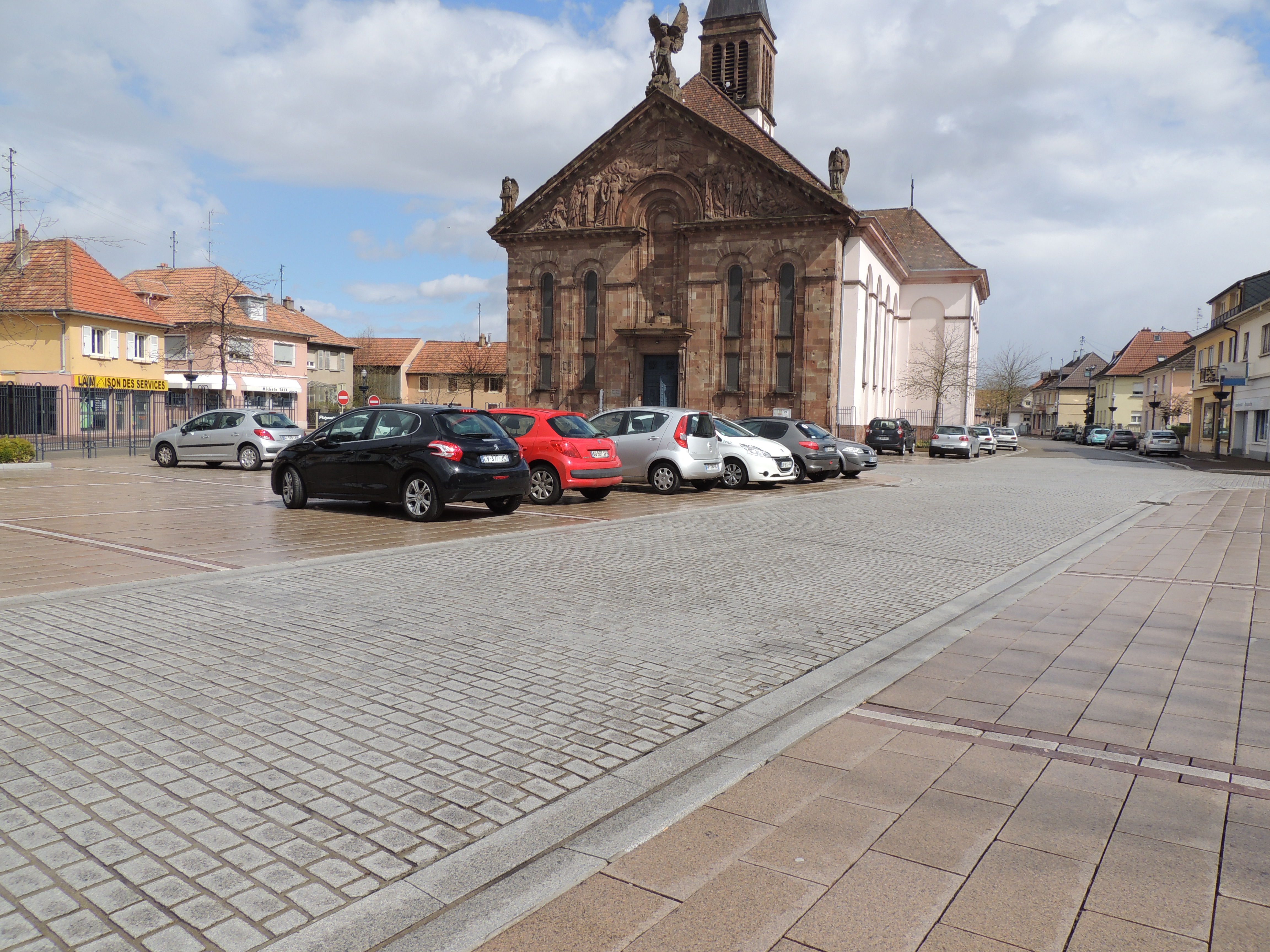 2015 Wittelsheim parking place de l'église St Michel