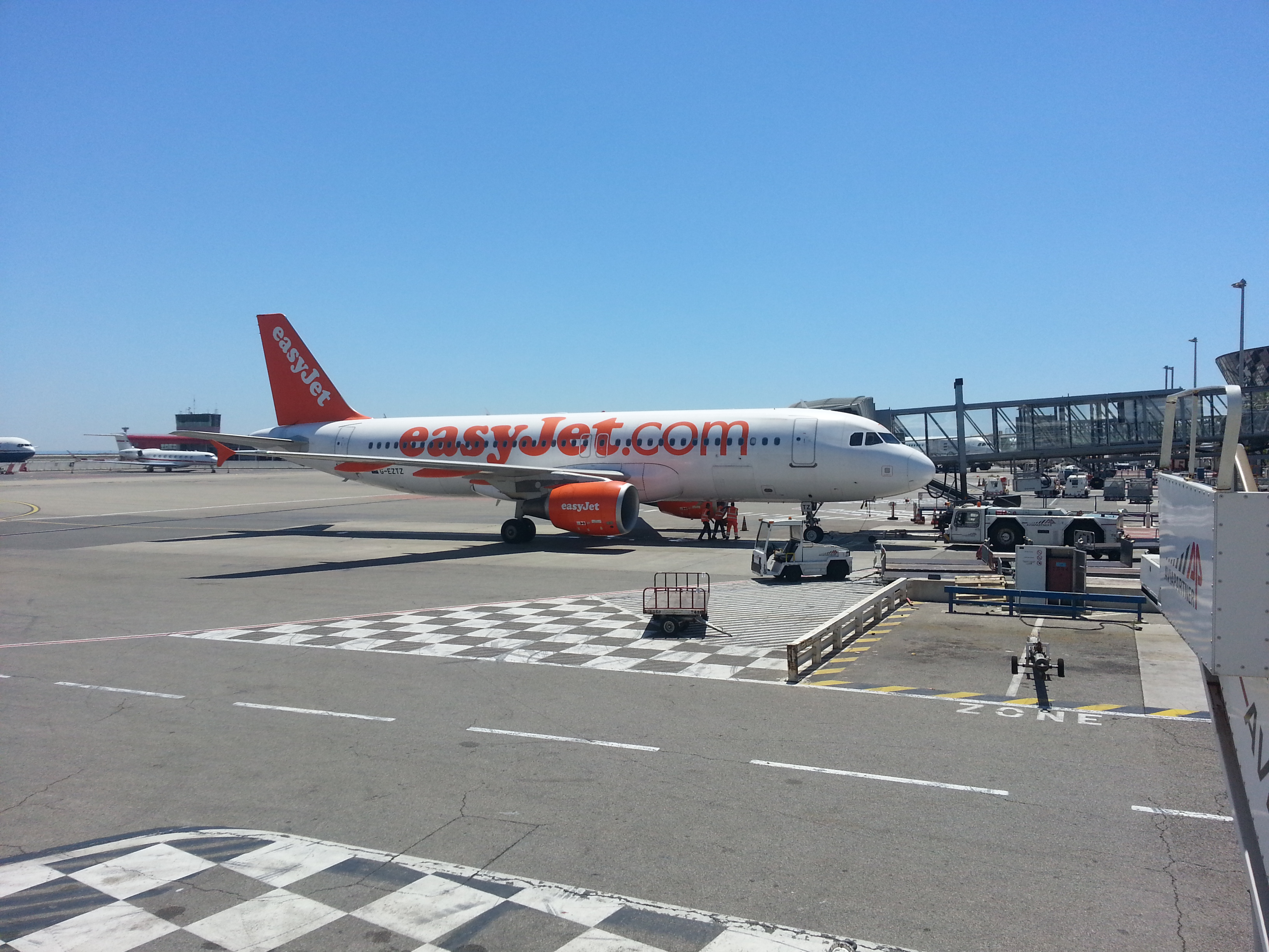 2016 Aéroport Bâle-Mulhouse avion Easyjet  3