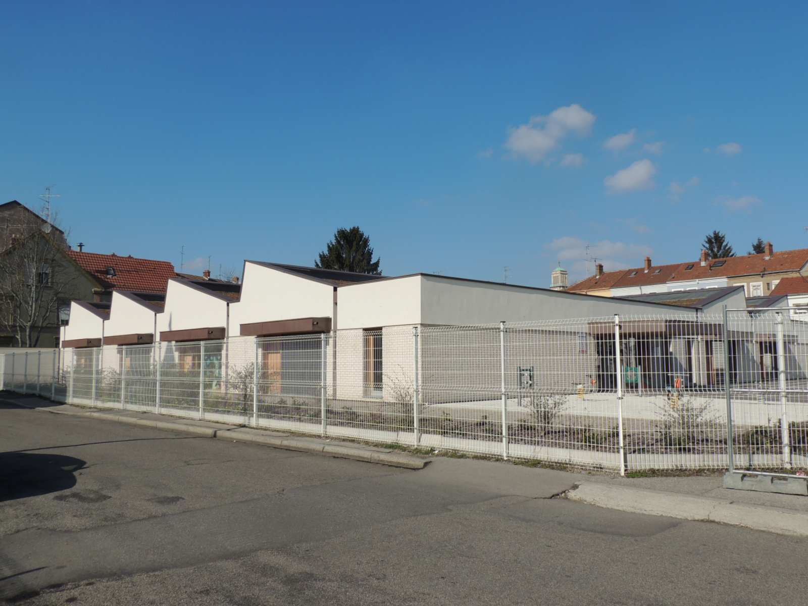 2016 Mulhouse cour de l'école Jean de Loisy 1