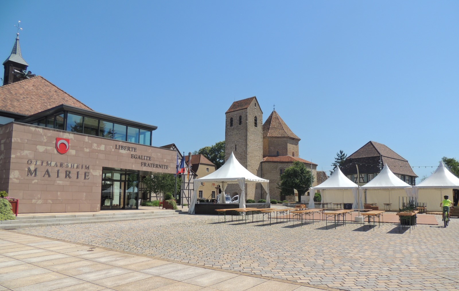 2016 Ottmarsheim  Place Mairie fête abbatiale