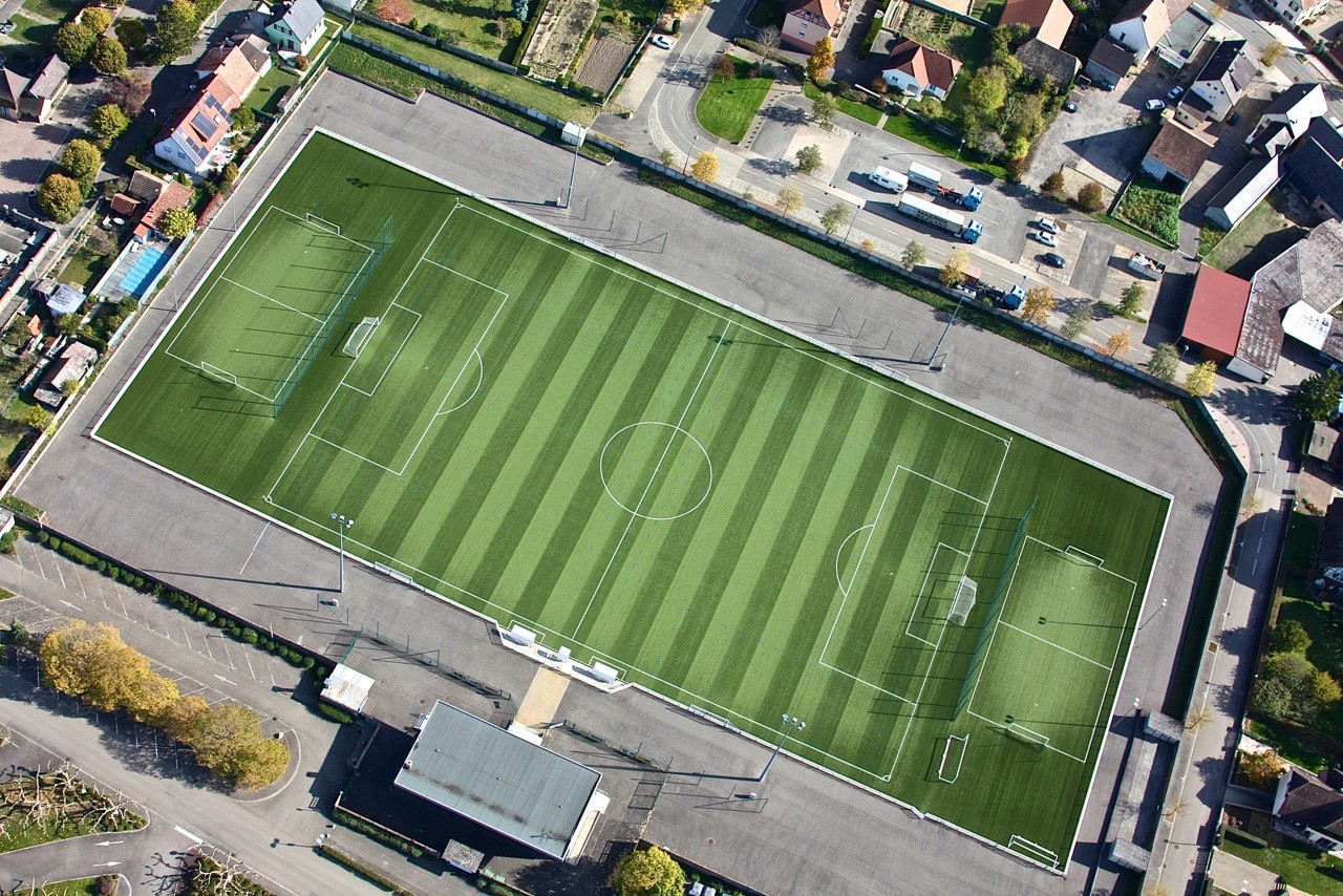 2017Ottmarsheim stade de foot vue aérienne