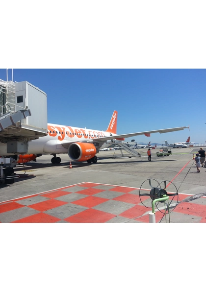 2016 Aéroport Bâle-Mulhouse avion Easyjet  1