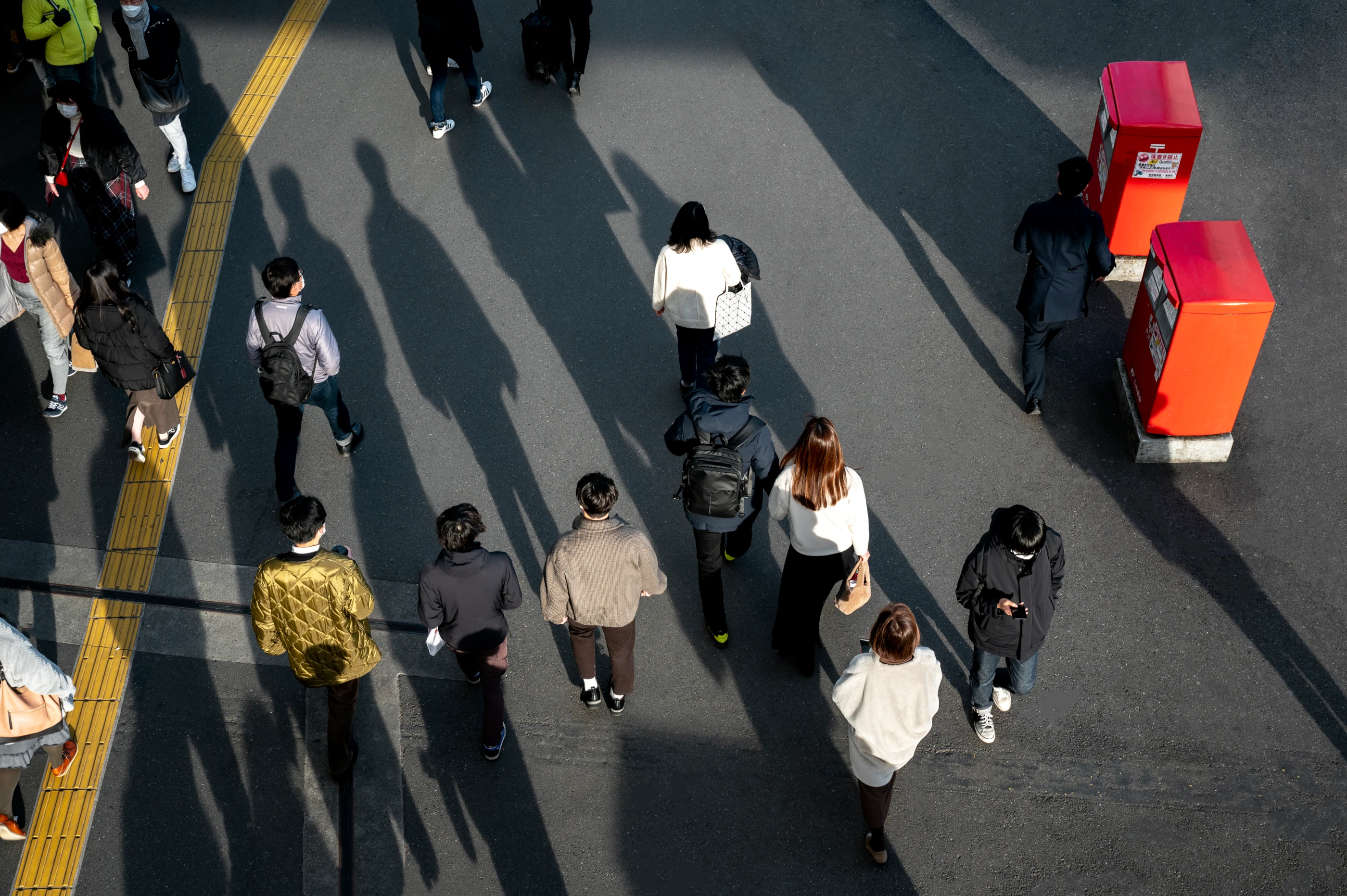 tokyo-people-traveling-street